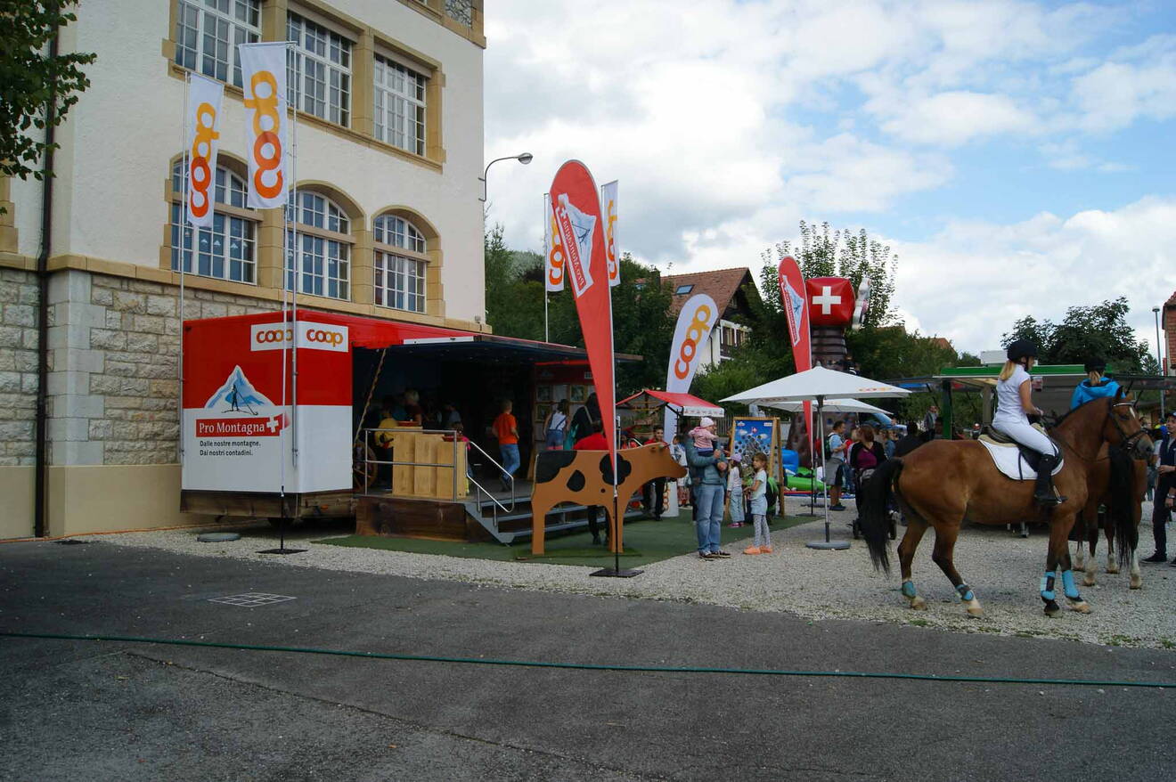 Live-Kommunikation wann und wo es möglich ist. Der Event-Trailer stärkt die Kundenbindung.