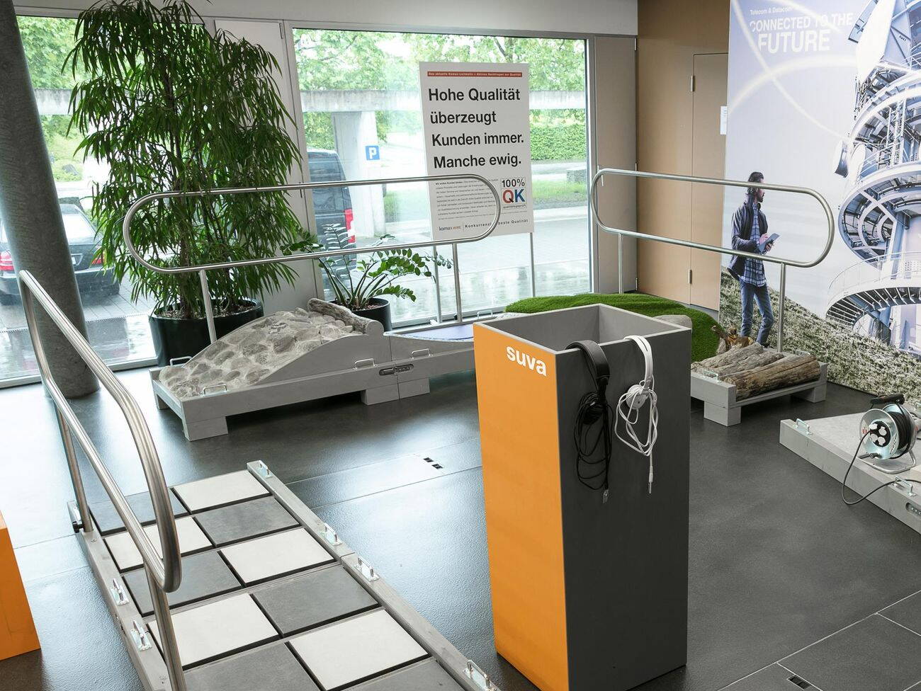 Suva Erlebnisparcour Die unterschiedlichen Unterlagen sorgen für einen spielerischen Ansatz und bieten ein nachhaltiges Kundenerlebnis.