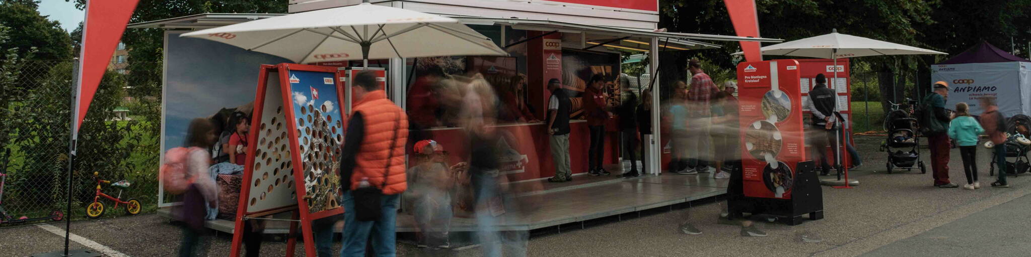Event-Trailer für Coop Roadshow Treffende Live-Kommunikation mit den richtigen Botschaften hilft für nachhaltige Kundenbindung.